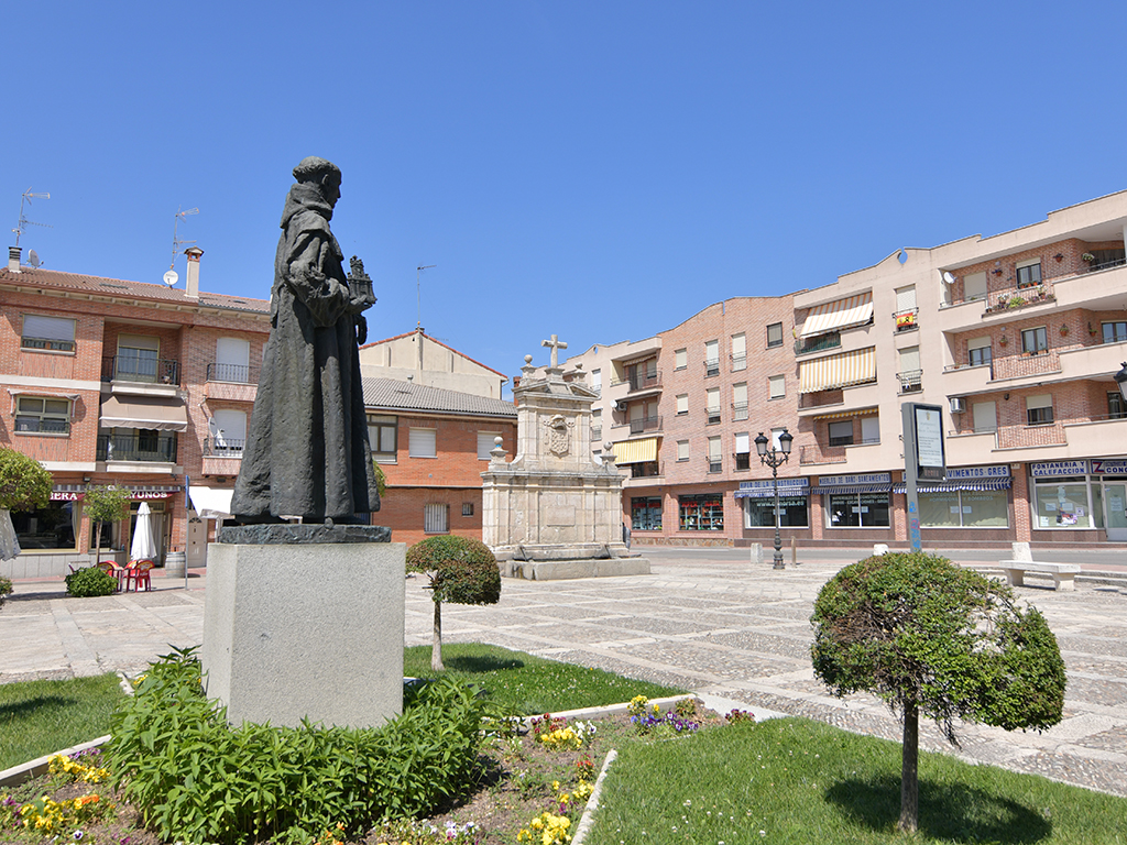 La plaza del Caño en Nava de la Asunción./ EL ADELANTADO
