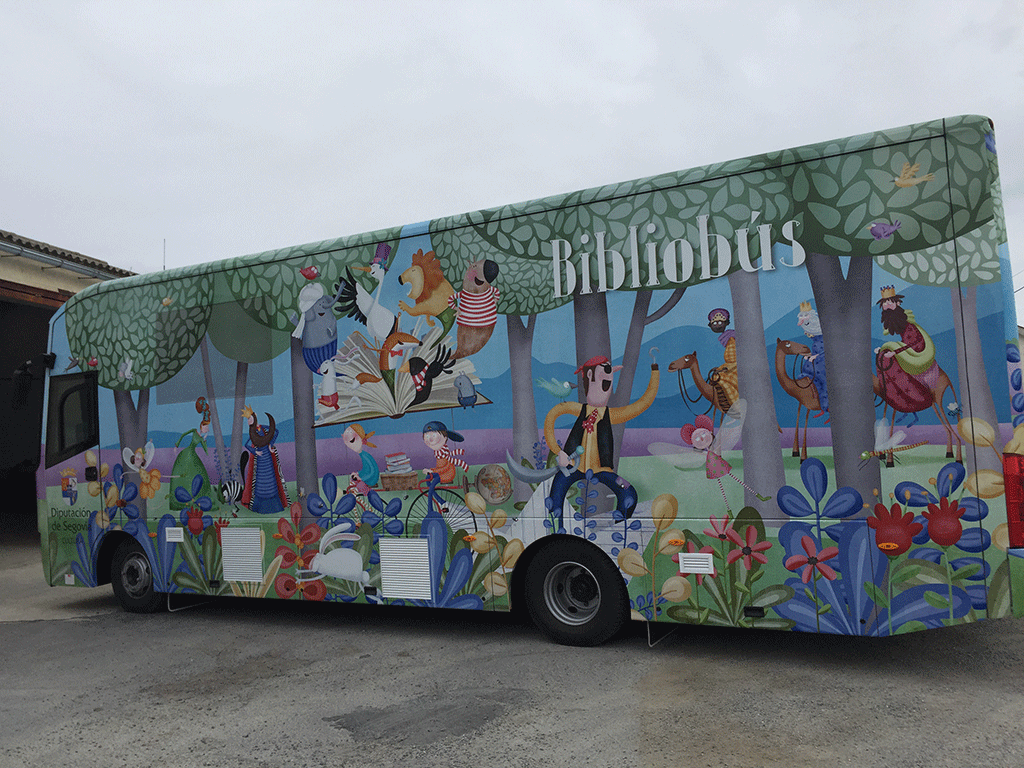 Los tres Bibliobuses volverán a recorrer la provincia a partir de mediados de septiembre. /E.A.