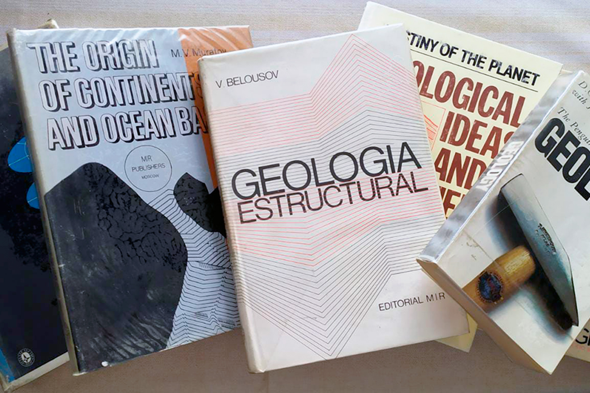 Últimos fondos donados a la biblioteca y hemeroteca del Geomuseo, por parte de Eduardo Casanova. /A.P.