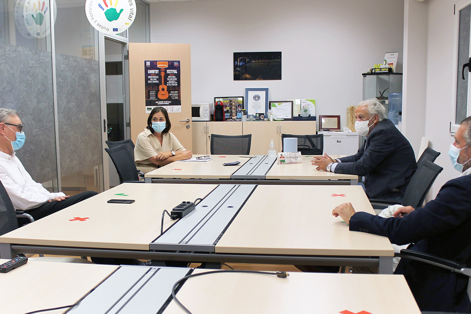 Un momento de la visita a las instalaciones de Huercasa en Sanchonuño. /E.A.