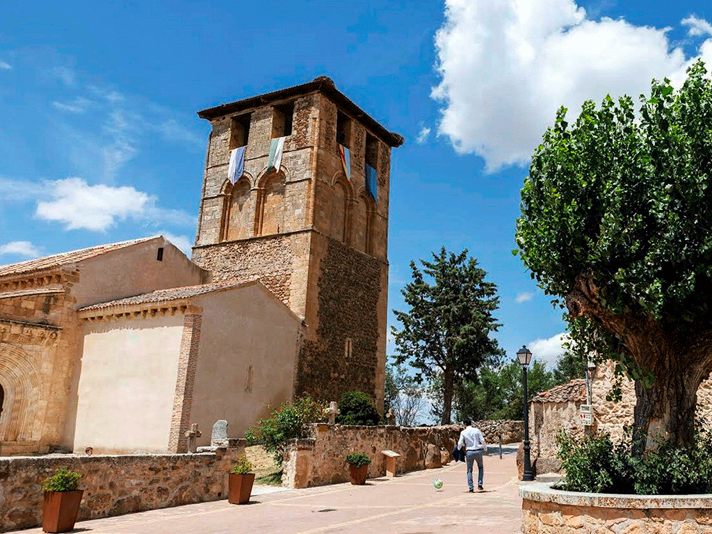 Uno de los mejores ejemplos del románico segoviano, la iglesia. /EFE