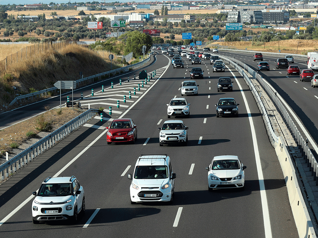 Retenciones, ayer, en la AP-6. /EFE