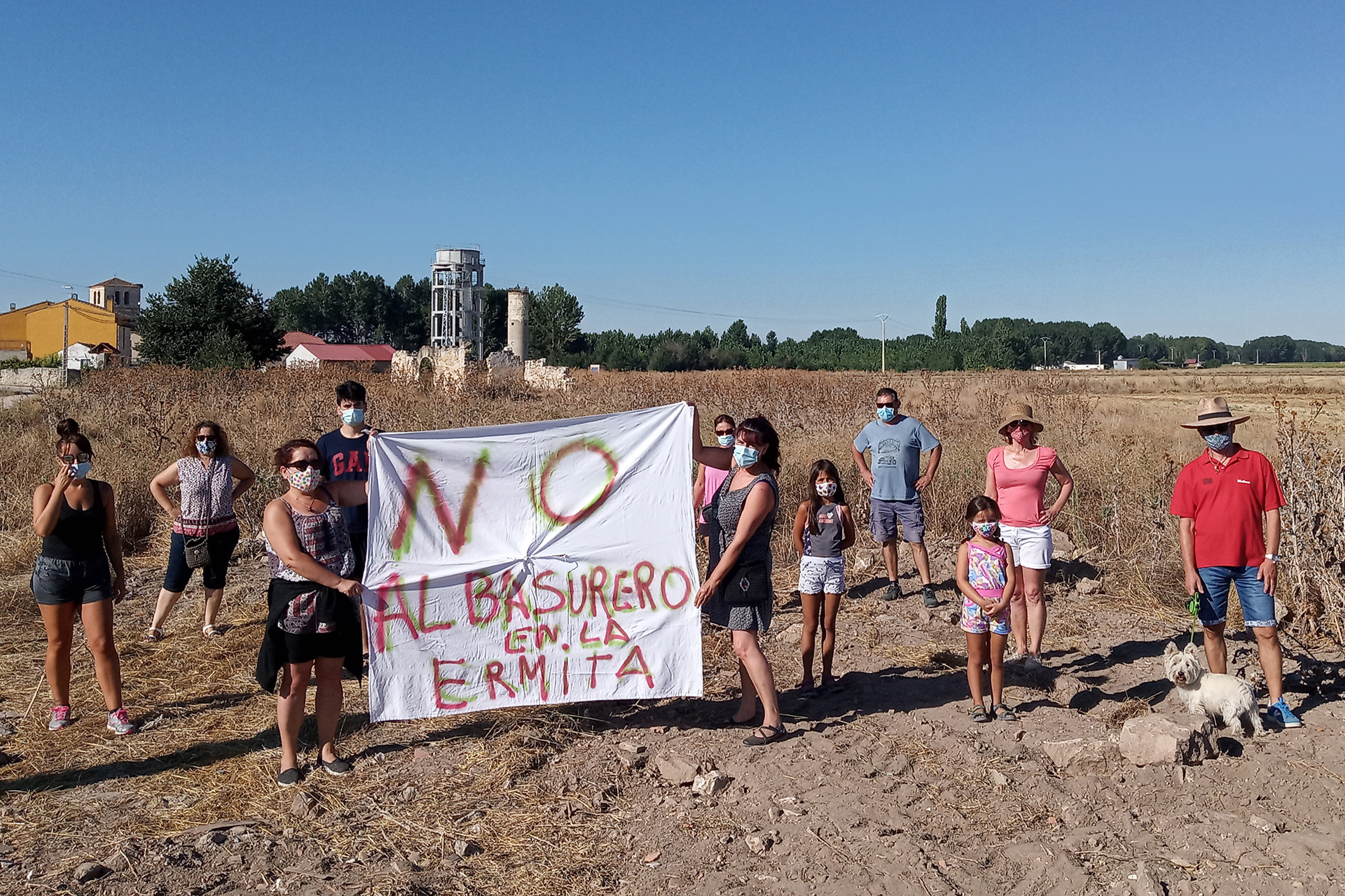 Los vecinos se personaron en el terreno cuando iban a comenzar las obras. /E.A.