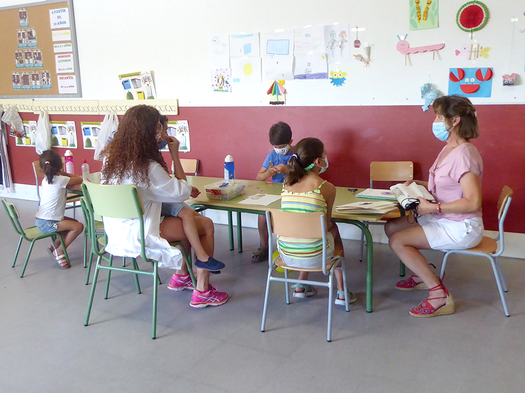 Los menores del municipio pudieron participar en el taller para fomentar la igualdad dentro de los hogares segovianos.