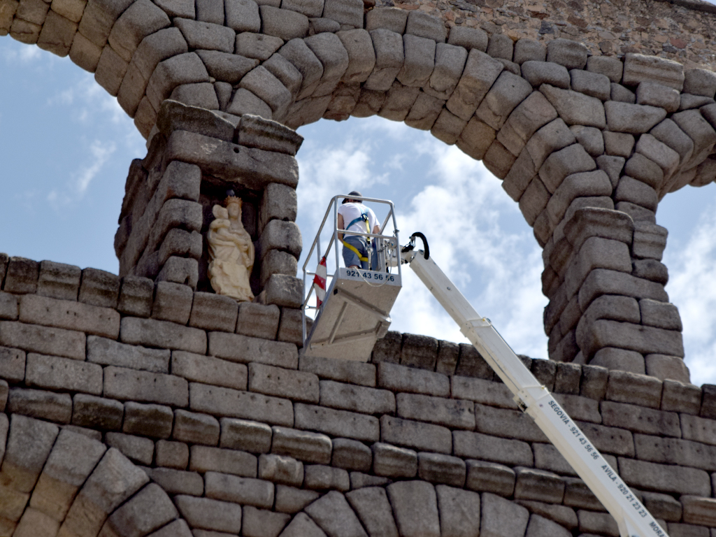 Trabajos de fotogrametría en el Acueducto. / ROCÍO PARDOS