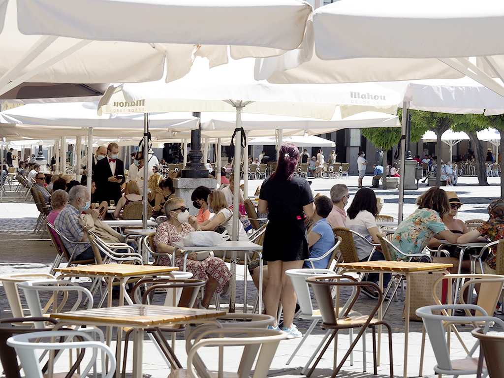 Una de las terrazas situadas en la plaza Mayor./ NEREA LLORENTE