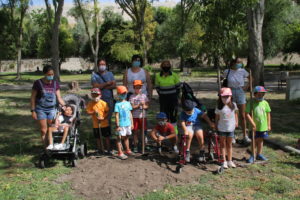 Los niños de Cuéllar renuevan la arboleda del Parque de la Huerta del Duque 2 2 plantacion