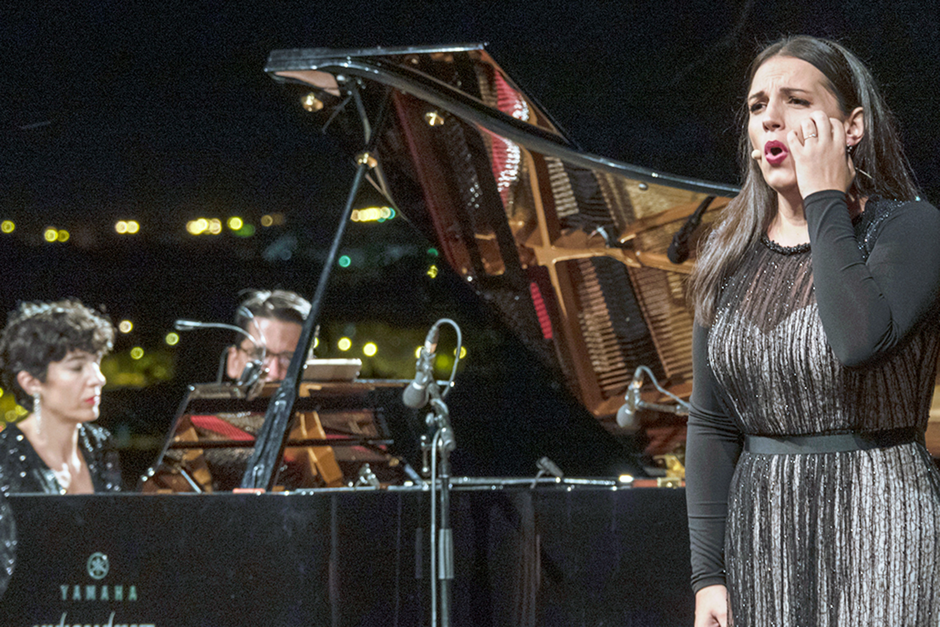Cristina del Barrio interpretando una de las obras en ‘Segovia, un oasis de cultura’. / Kamarero