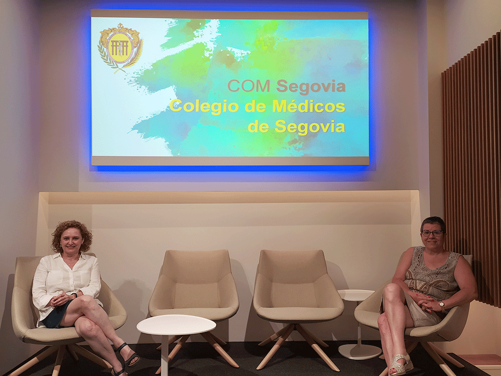 Las dos sanitarias, en la sede del Colegio Oficial de Médicos.