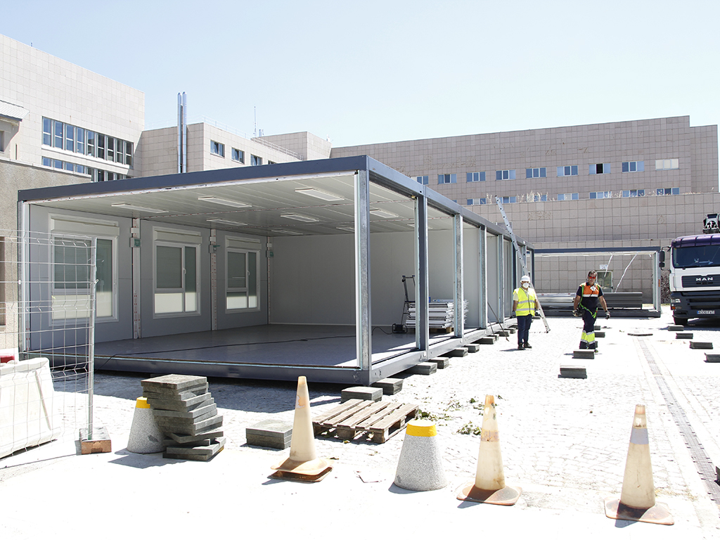 La ampliación de las Urgencias implicarán desplazar los despachos de los responsables sanitarios a una estructura modular nueva.