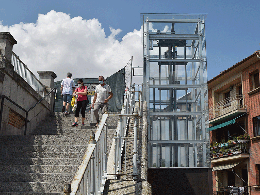 Estado de ejecución del ascensor el pasado viernes. / Rocío Pardos