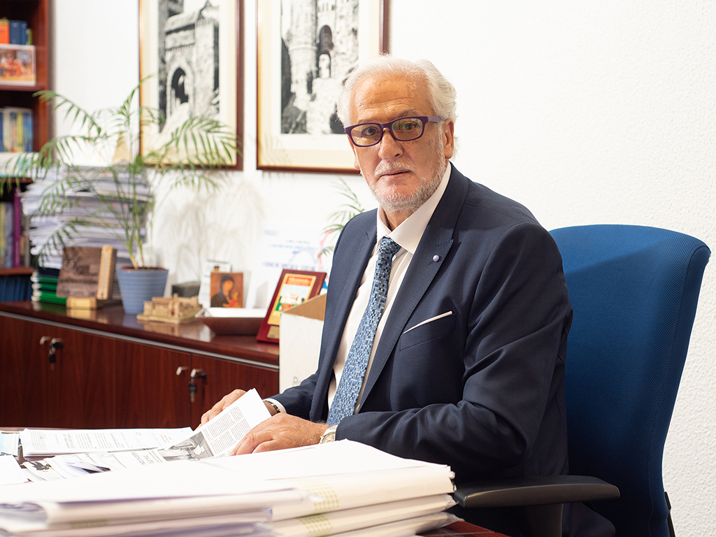 José Luis de Vicente, hace una semana en su despacho de la Secretaría General de la FES. / Juan Luis Misis