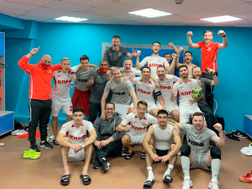 Los componentes del MKF KPRF, entre los que se incluye el jugador segoviano Ángel Velasco ‘Lin’, celebran la victoria de la final / MKF KPRF