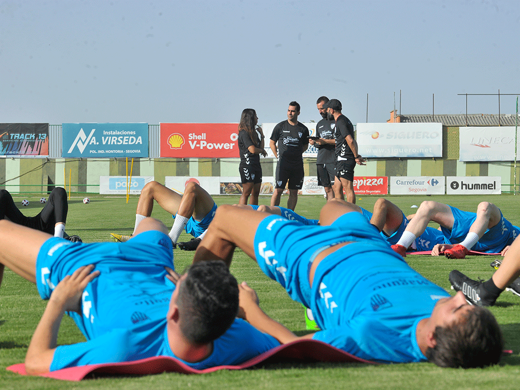 La Segoviana programa el inicio de la pretemporada para el 1 de septiembre 1 Entrenamiento, dirigido por Manuel González, del pasado curso. / KAMARERO