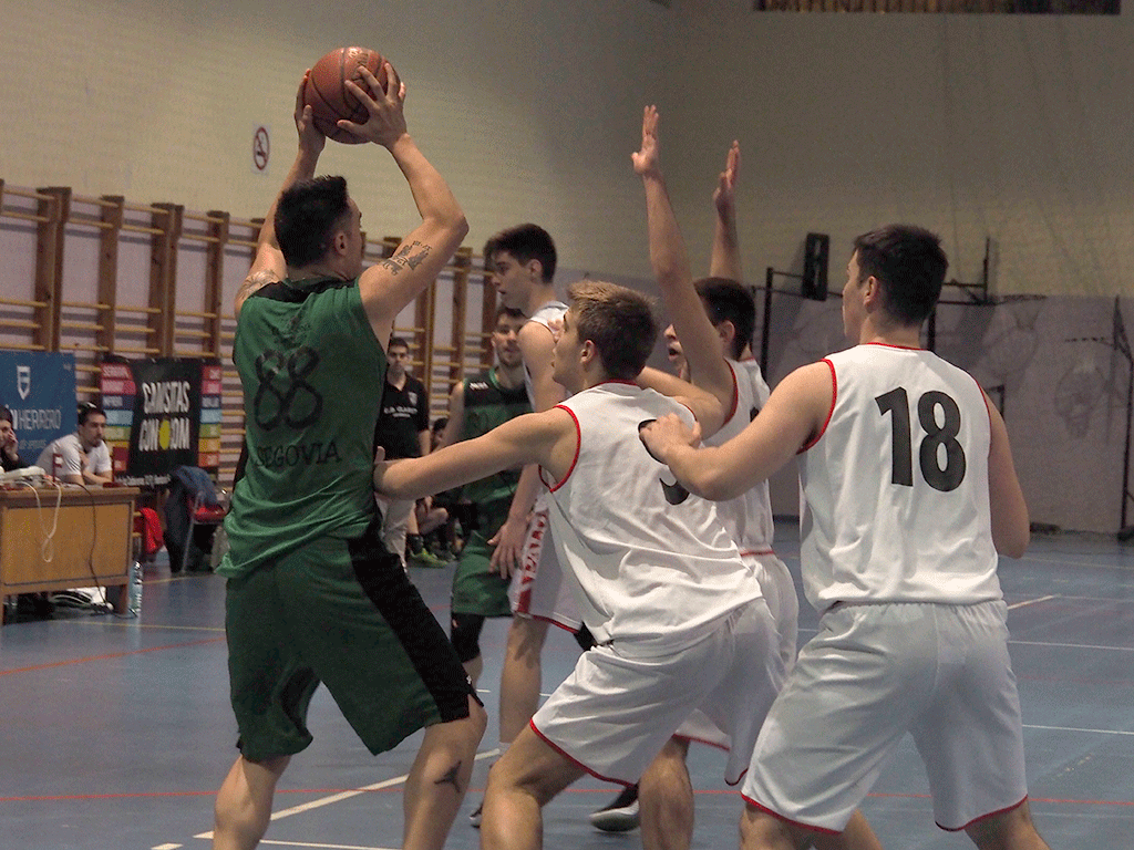 Imagen de un encuentro de baloncesto jugado por el Club Deportivo Claret./ NEREA LLORENTE
