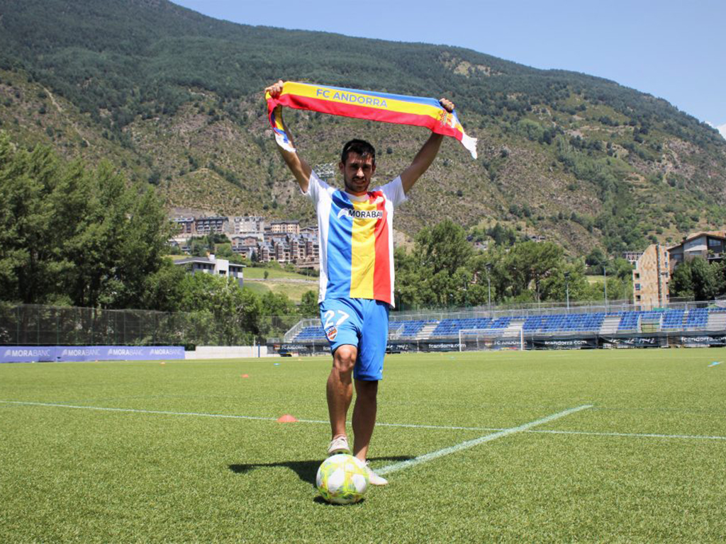 El extremo segoviano David Martín, en su presentación con el FC Andorra de Segunda B. / FC ANDORRA