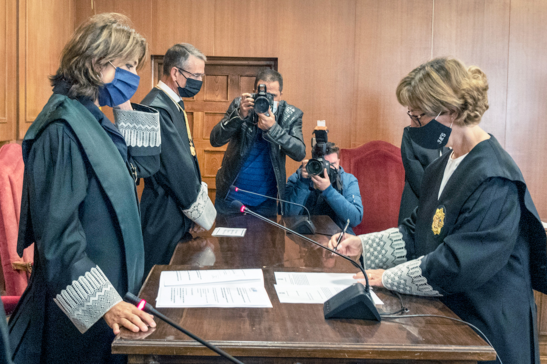 07 1kama Toma Posesion Fiscal Jefe Inmaculada Martines Dolores Delgado KAM1482