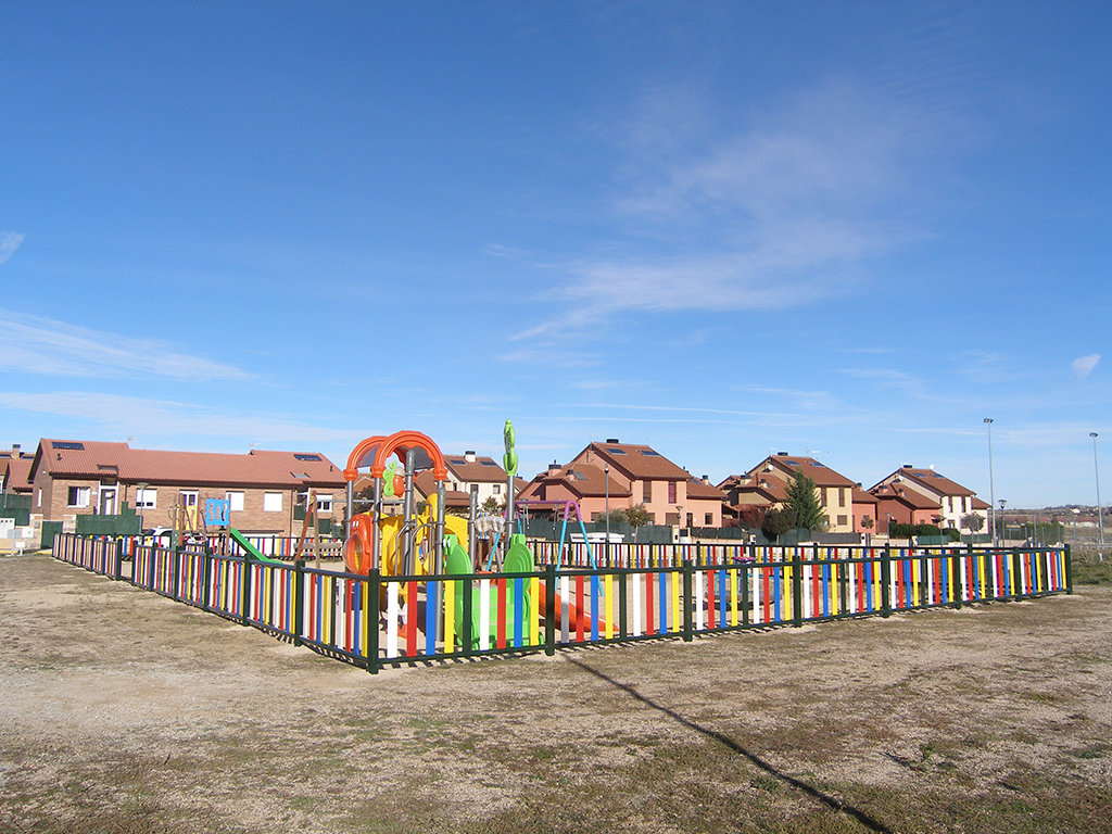 El nuevo centro social se ubicará junto a la zona de juegos infantiles de Carrascalejo. /E.A.