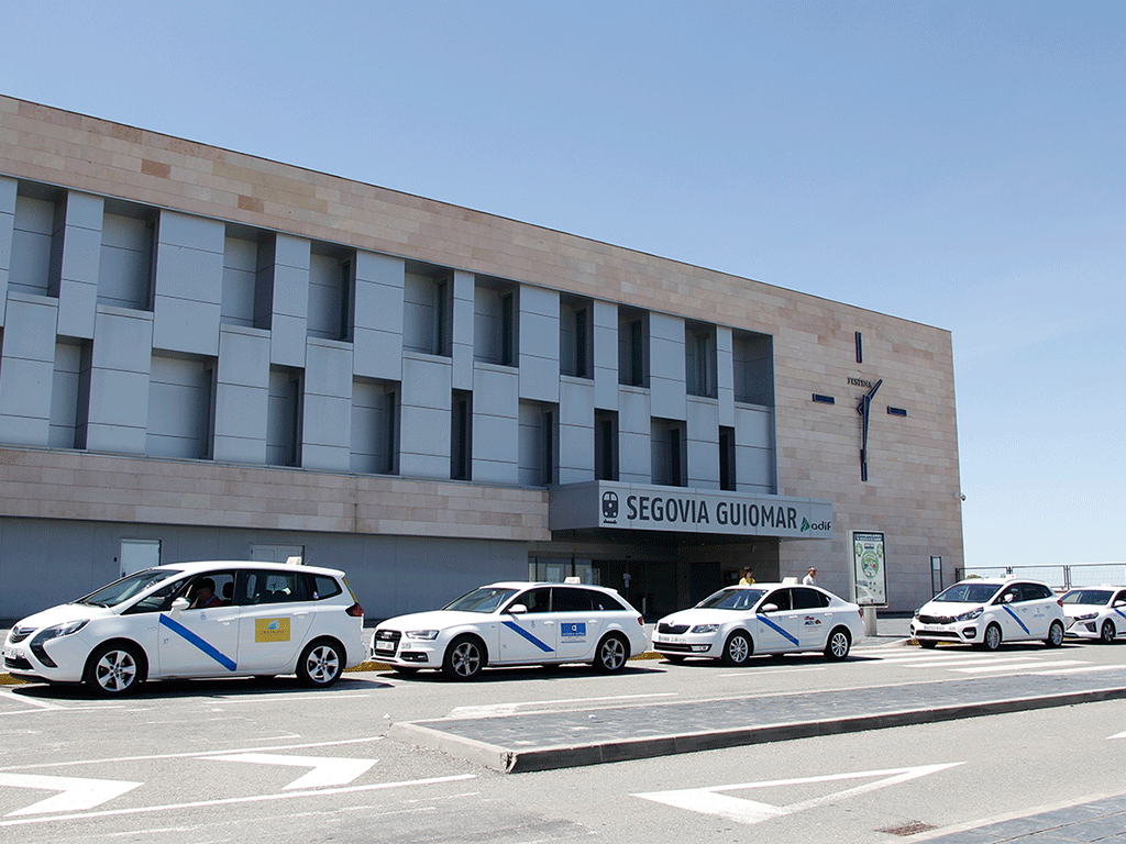 La estación Segovia Guiomar recupera dos servicios que unirán Segovia con Madrid y Valladolid. / N. Llorente