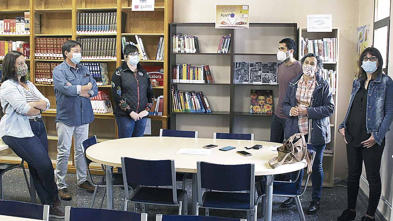 Presentación del ‘Punto Violeta’ de la Biblioteca Municipal de Cuéllar. / C.N