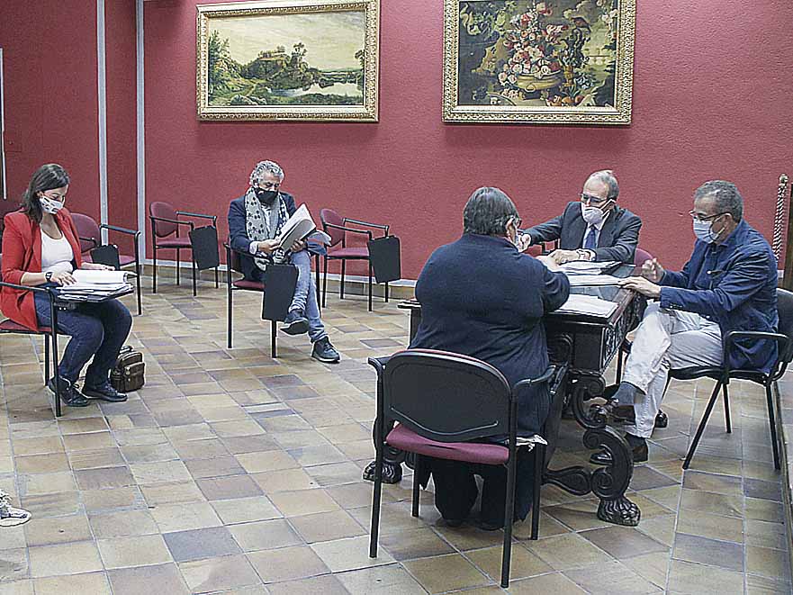 Reunión del Patronato de la Fundación Archivo Ducal, en el salón de plenos. / C.N
