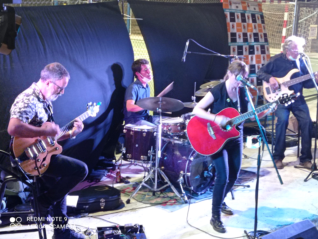 Un momento de la actuación de Los Sabuesos en Carrascalejo. /E.A.