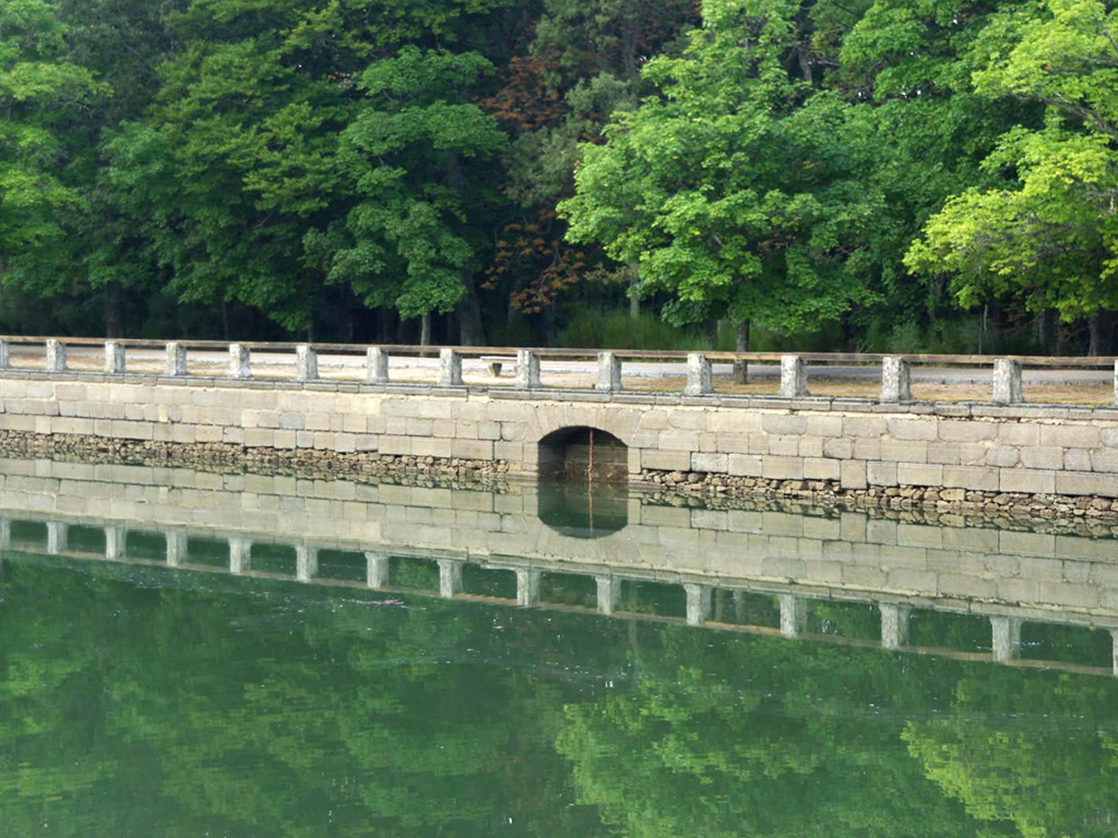 El estanque de El Mar ha reducido considerablemente su nivel de agua en los últimos días. /E.A.