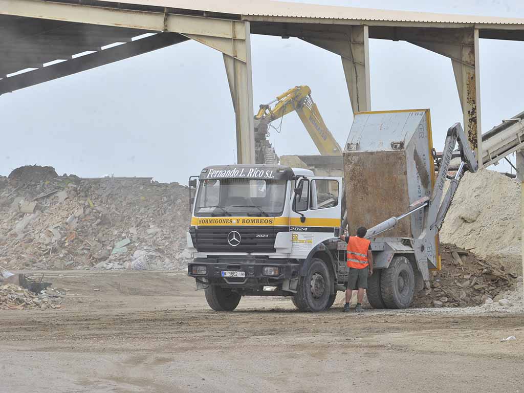 Una planta de Gestión de Residuos de la Construcción. / KAMARERO