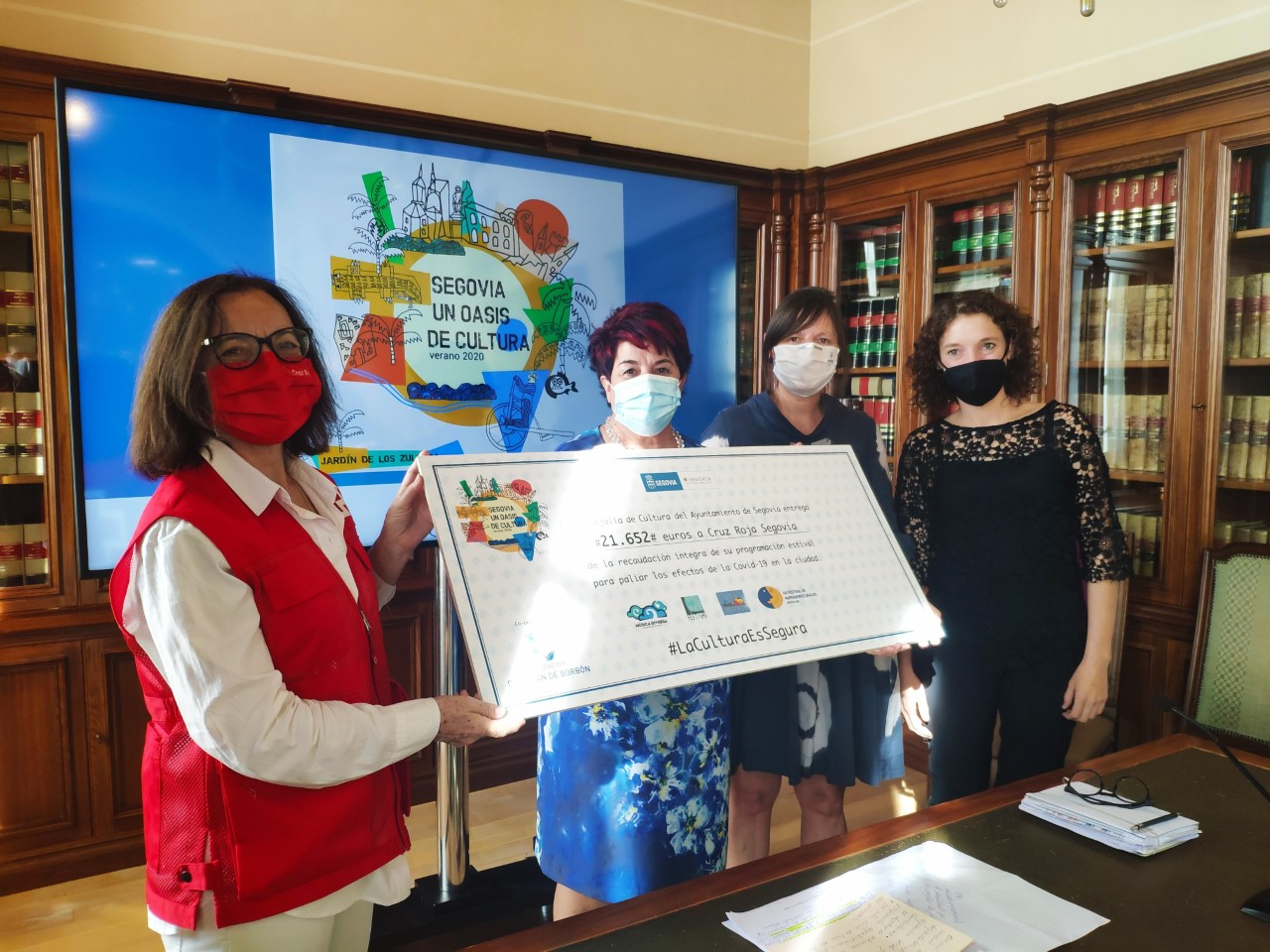 Entrega de la recaudación a Cruz Roja Segovia. / E.A