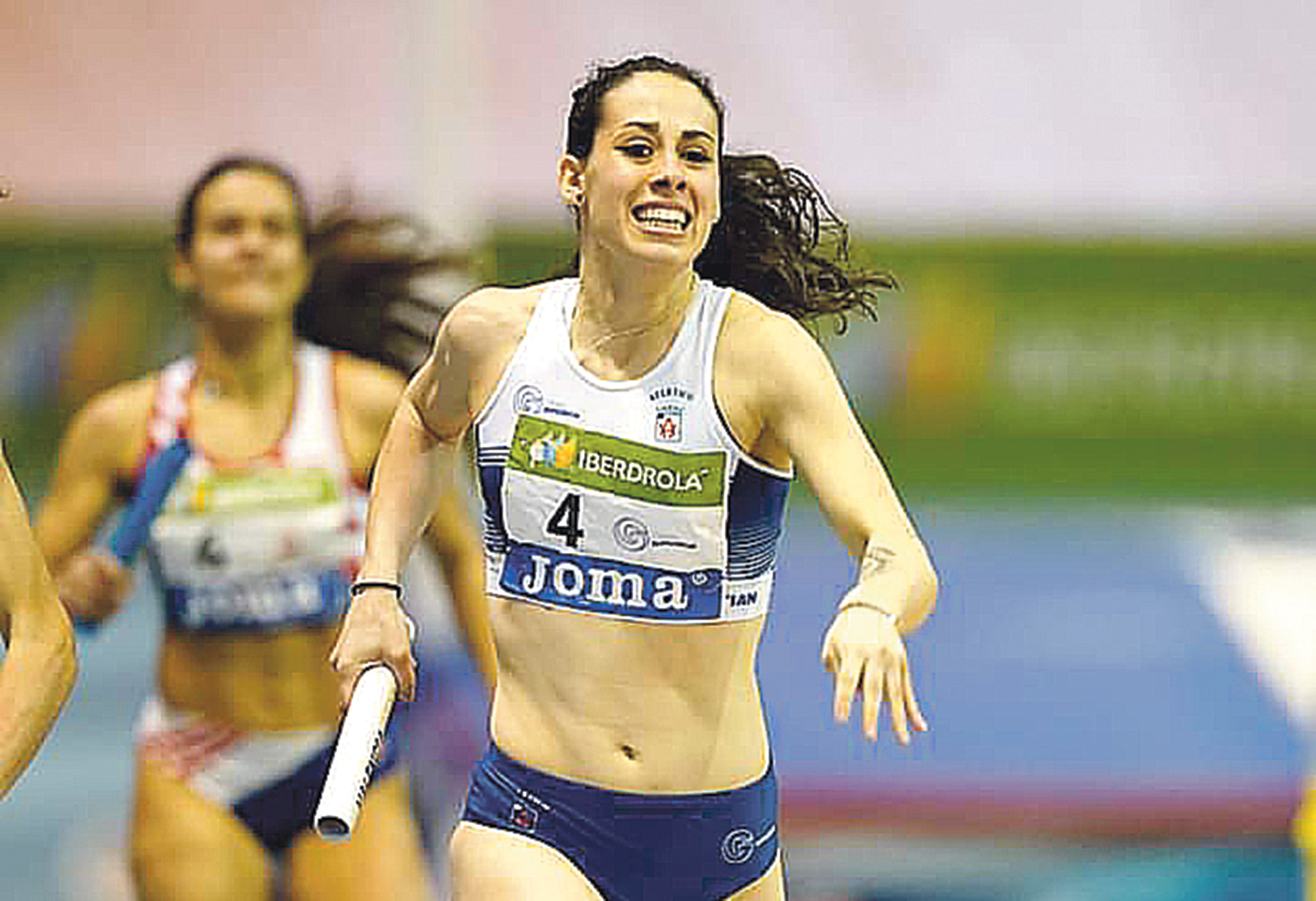 Sara Gómez, en pleno esfuerzo durante la prueba de relevos/ E.A.