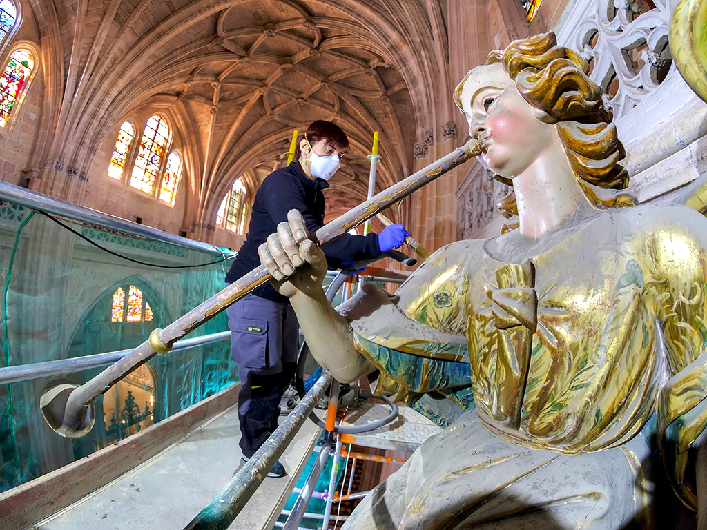 Los especialistas y técnicos del taller de Joaquín Lois han trabajado sobre el instrumento en los últimos dos años. / CABILDO CATEDRAL