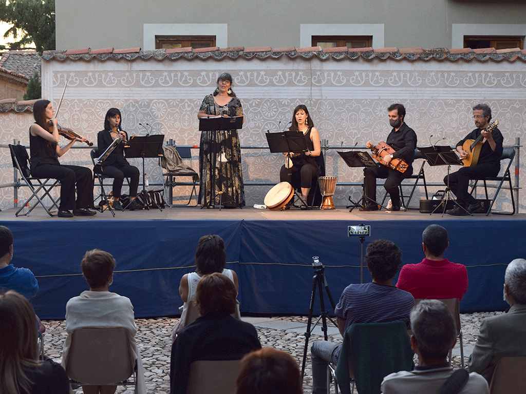 El concierto del grupo segoviano Algarabía, con aforo completo de 55 personas, puso el broche a la Jornada, con temas sefardíes sobre la diáspora recogidos en distintos puntos del Mediterráneo. /Rocío Pardos
