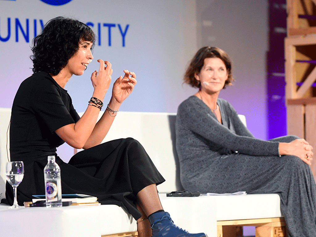 Edurne Portela y la danesa Janne Teller presentaron la obra auspiciada por Hay Festival. / P.Martín-EFE
