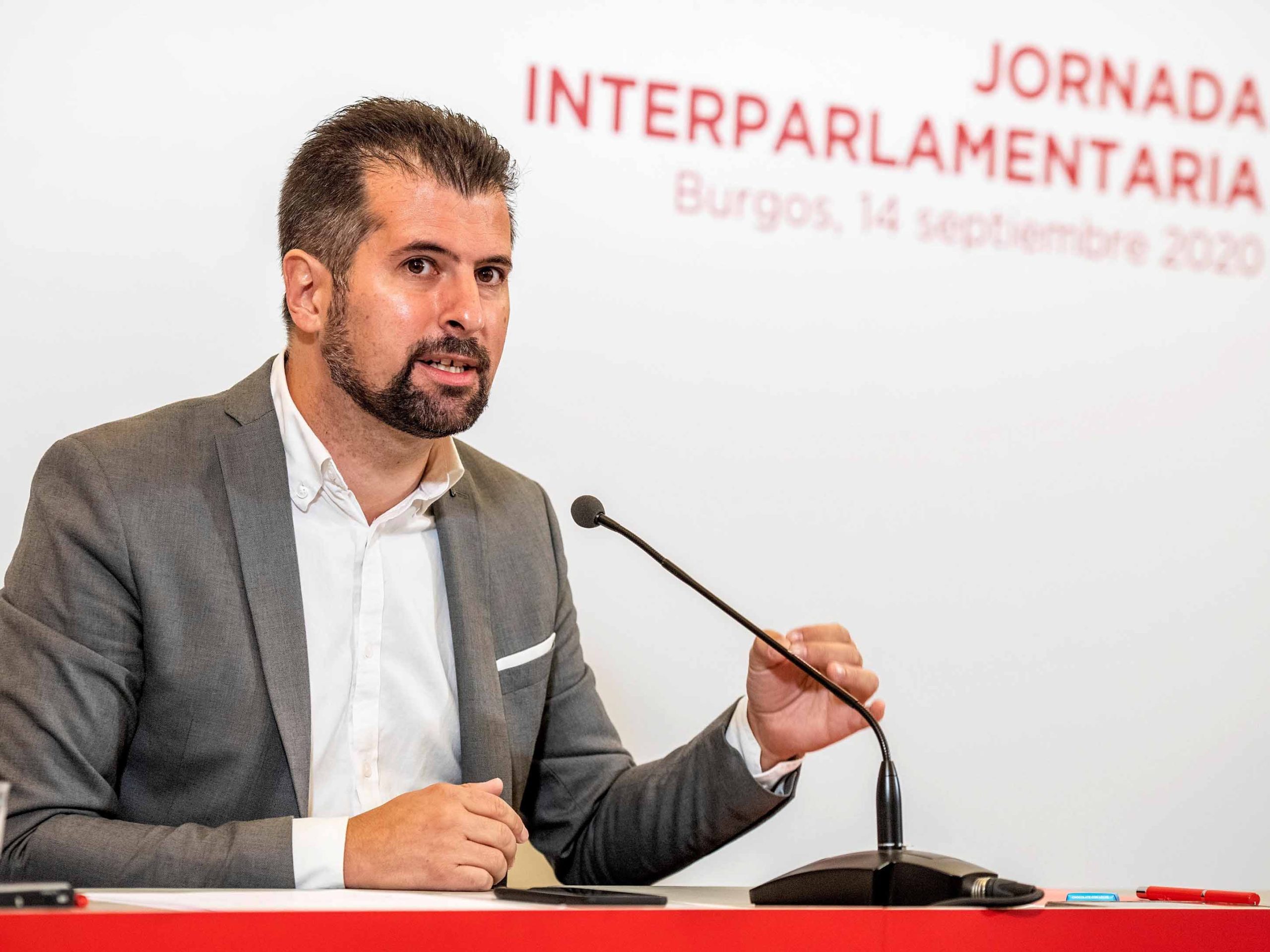 El secretario general del PSCyL y portavoz en las Cortes de Castilla y León, Luis Tudanca durante la celebración de la Interparlamentaria del PSOE de Burgos. / EFE -SANTI OTERO