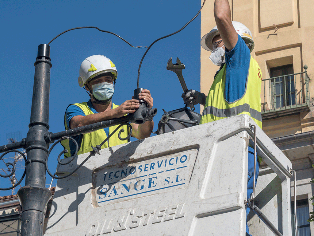 Trabajos de renovación del alumbrado. / KAMARERO