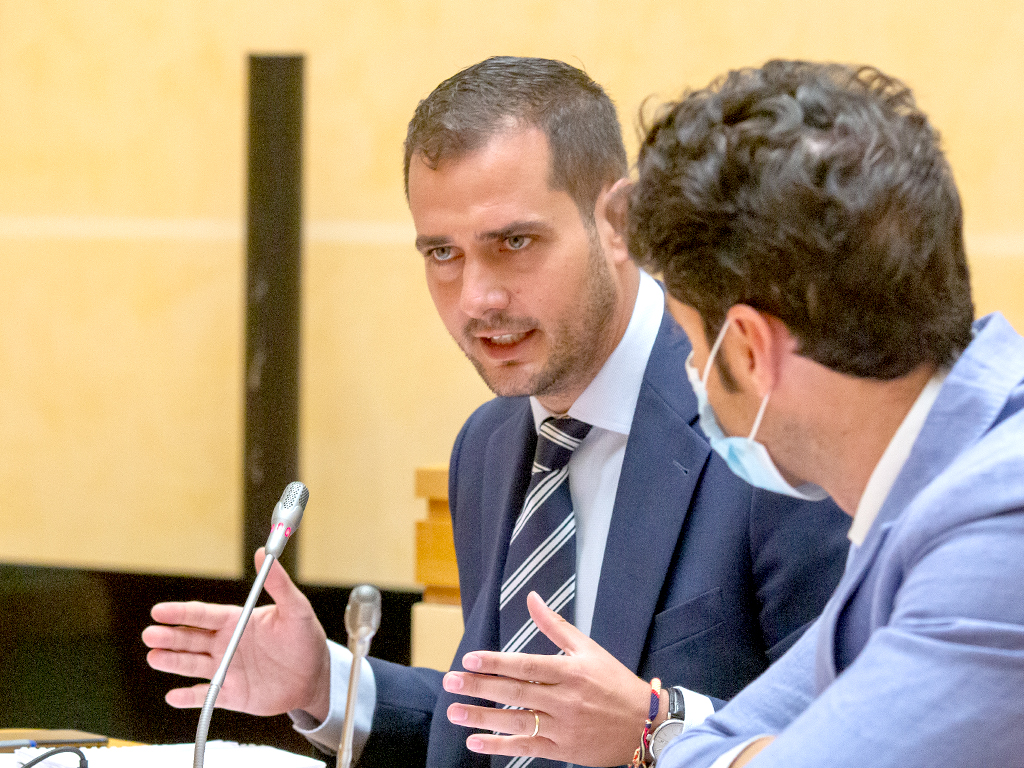 Pablo Pérez, durante una intervención en el pleno corporativo. / Nerea Llorente