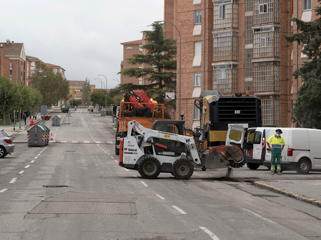 Avenida de Marqués de Lozoya a mediados de esta semana, cuando se ha puesto coto a los pozos de la vía. / KAMARERO