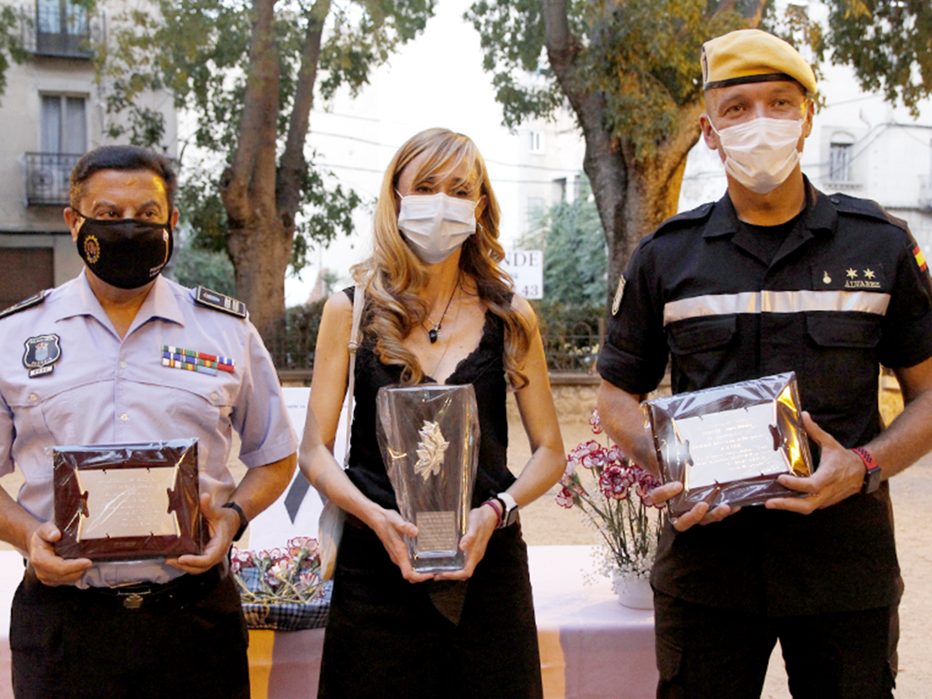 Los representantes de tres de los colectivos que recibieron un reconocimiento por su labor en la pandemia. / Nerea Llorente