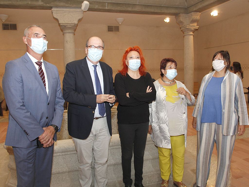 El delegado de la Junta, el director de Políticas Culturales, Cremaschi, la alcaldesa y la concejala de Cultura. / Nerea Llorente