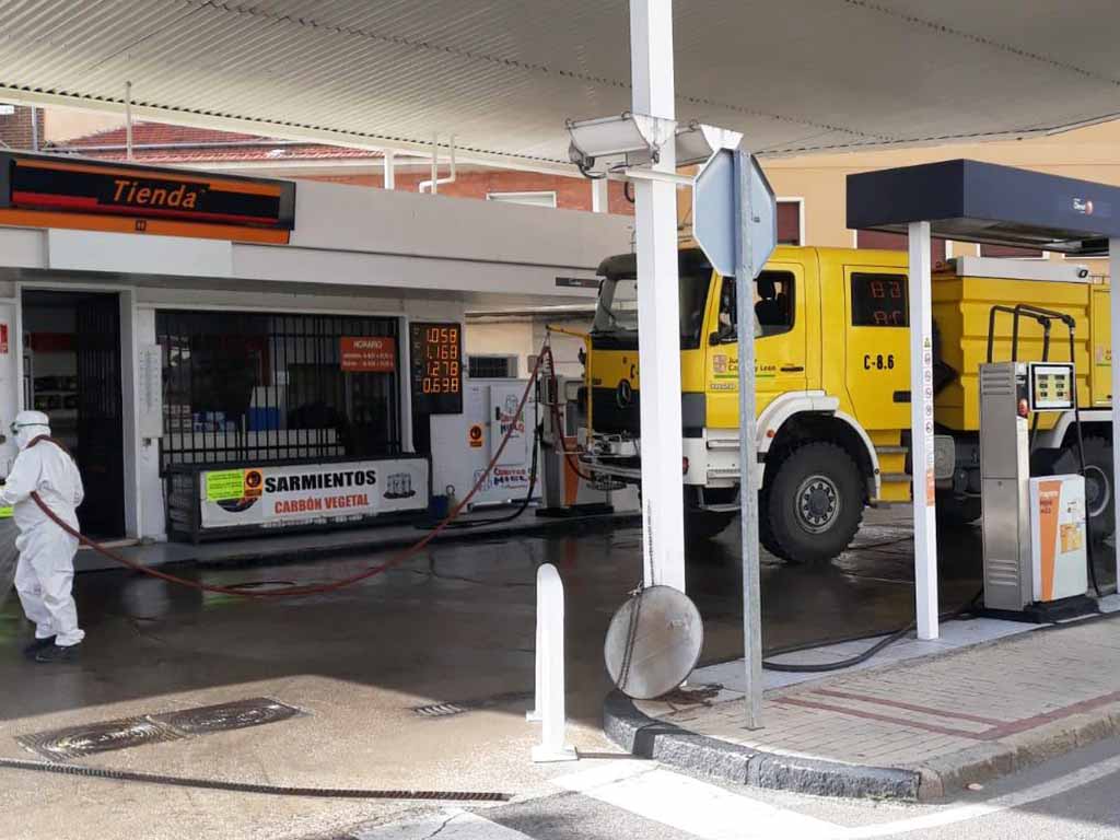 Desinfección de las calles de Cantalejo. / EL ADELANTADO