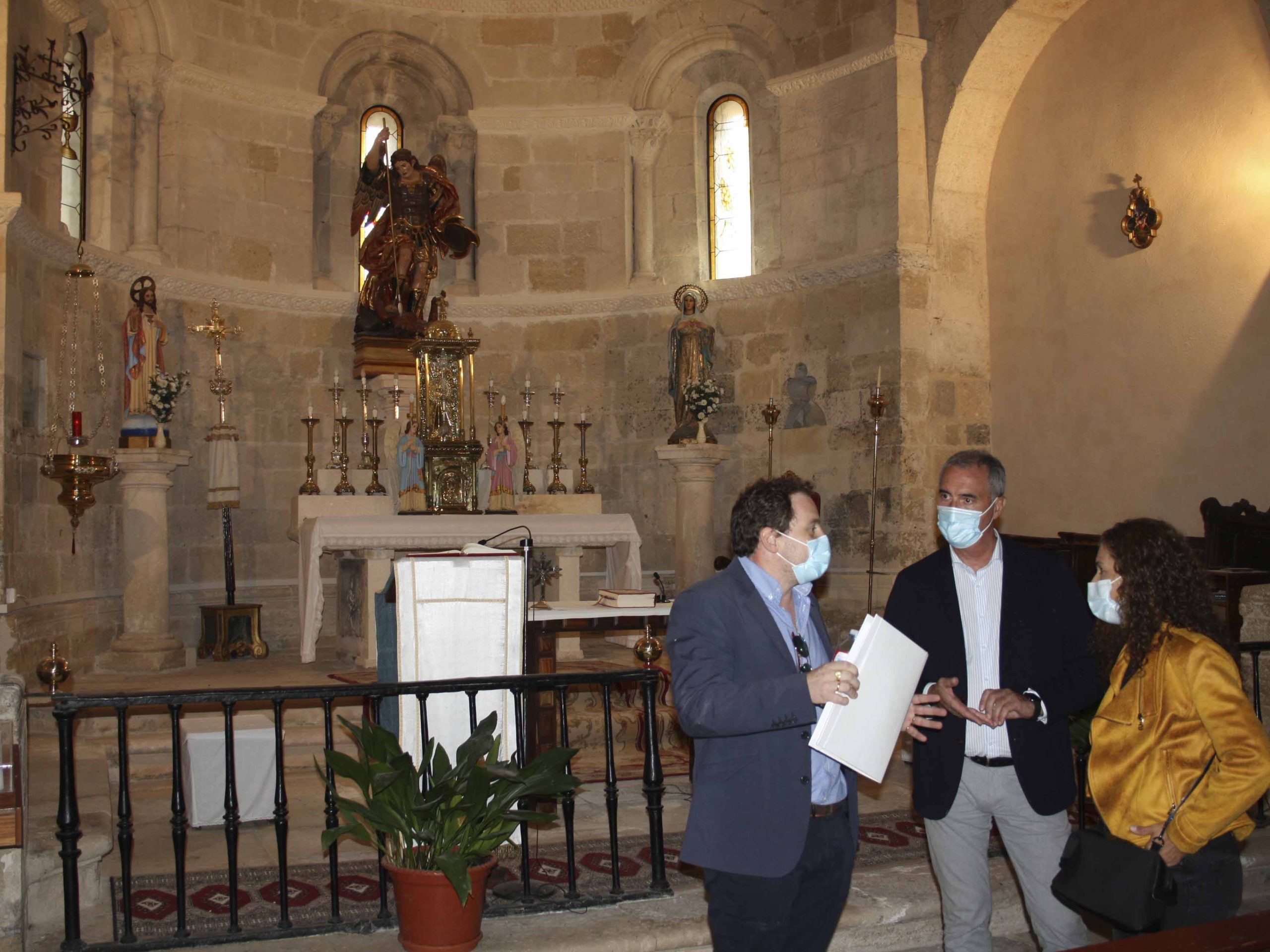 Visita a la iglesia de San Miguel en Fuentidueña. / E.A