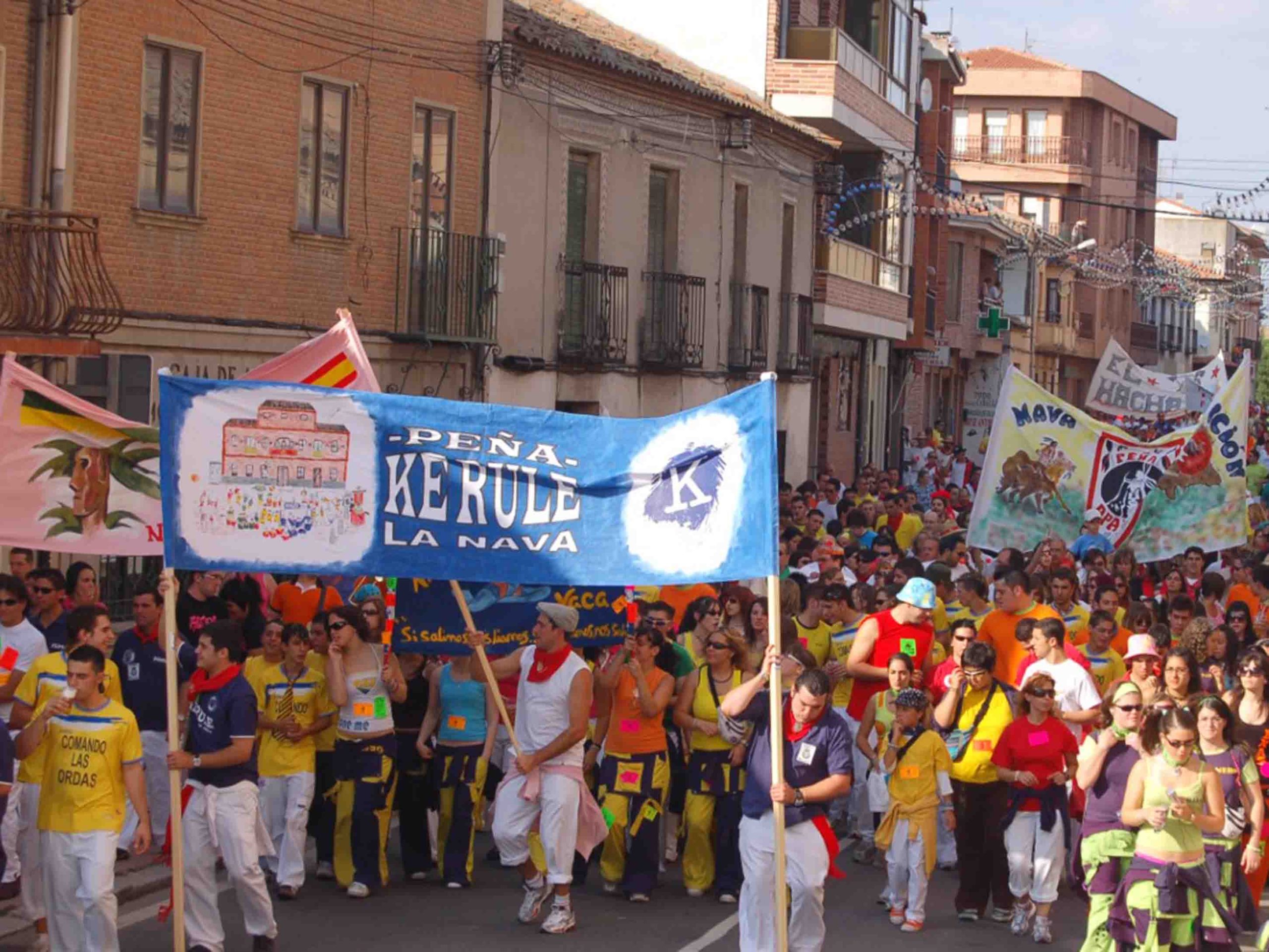 Pasacalles de la Función de Nava de la Asunción. / AMADOR MARUGÁN