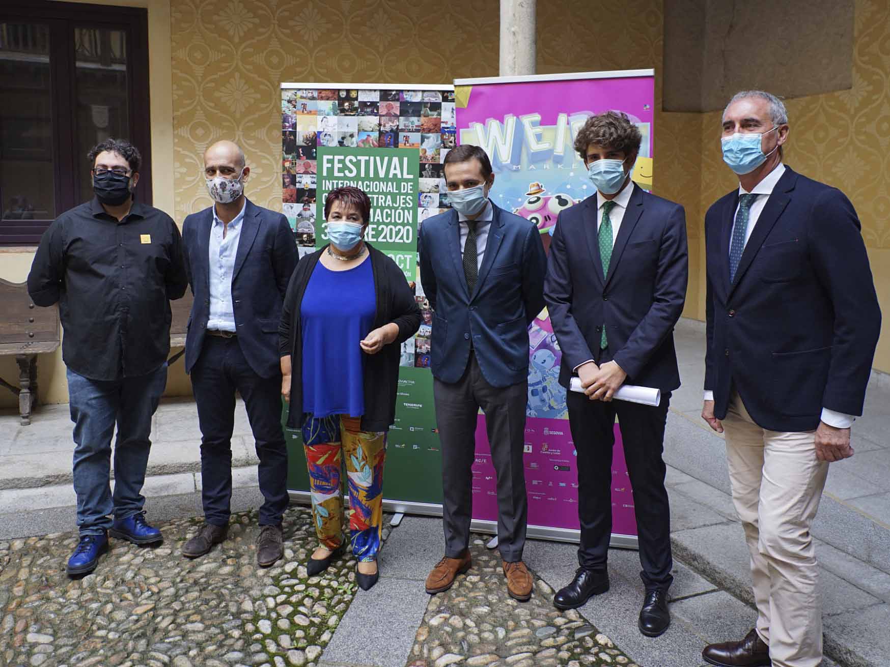 Foto de familia de la presentación de Weird Market. / E.A