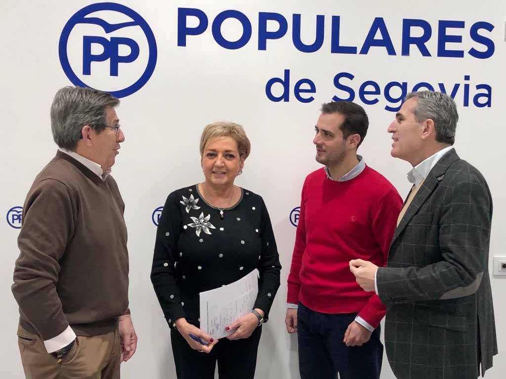 Parlamentarios del PP piden un plan para autónomos. / E.A