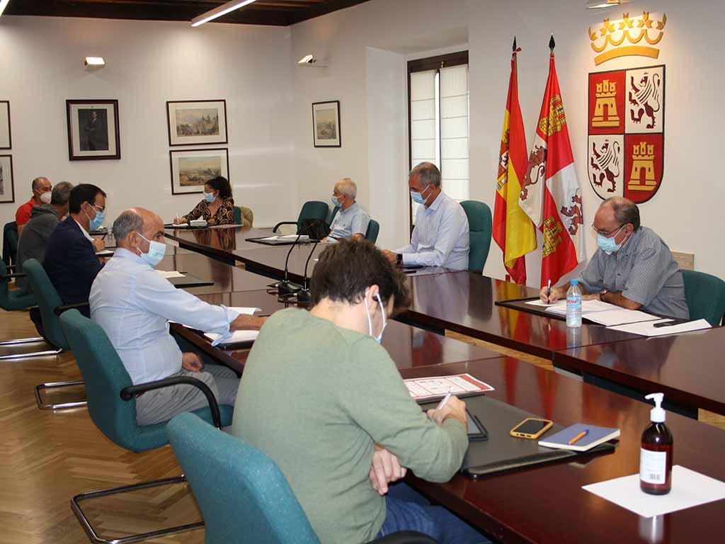 Reunión con los representantes de viveros de fresas. / E.A