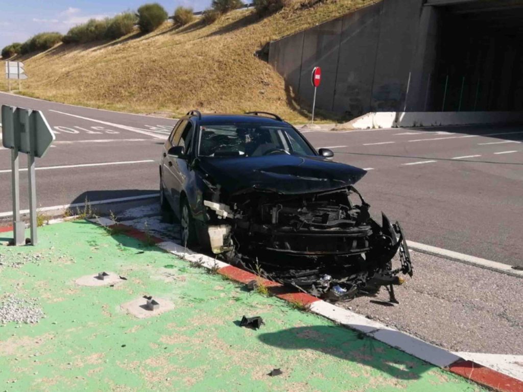 Vuelca un camión en el cruce de Santo Tomé del Puerto 2 accidente coche cruce santo tome del puerto