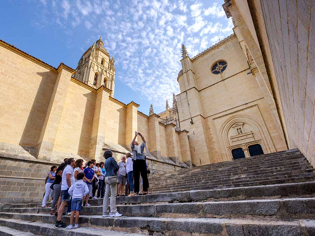 Visitantes a la Catedral. / KAMARERO