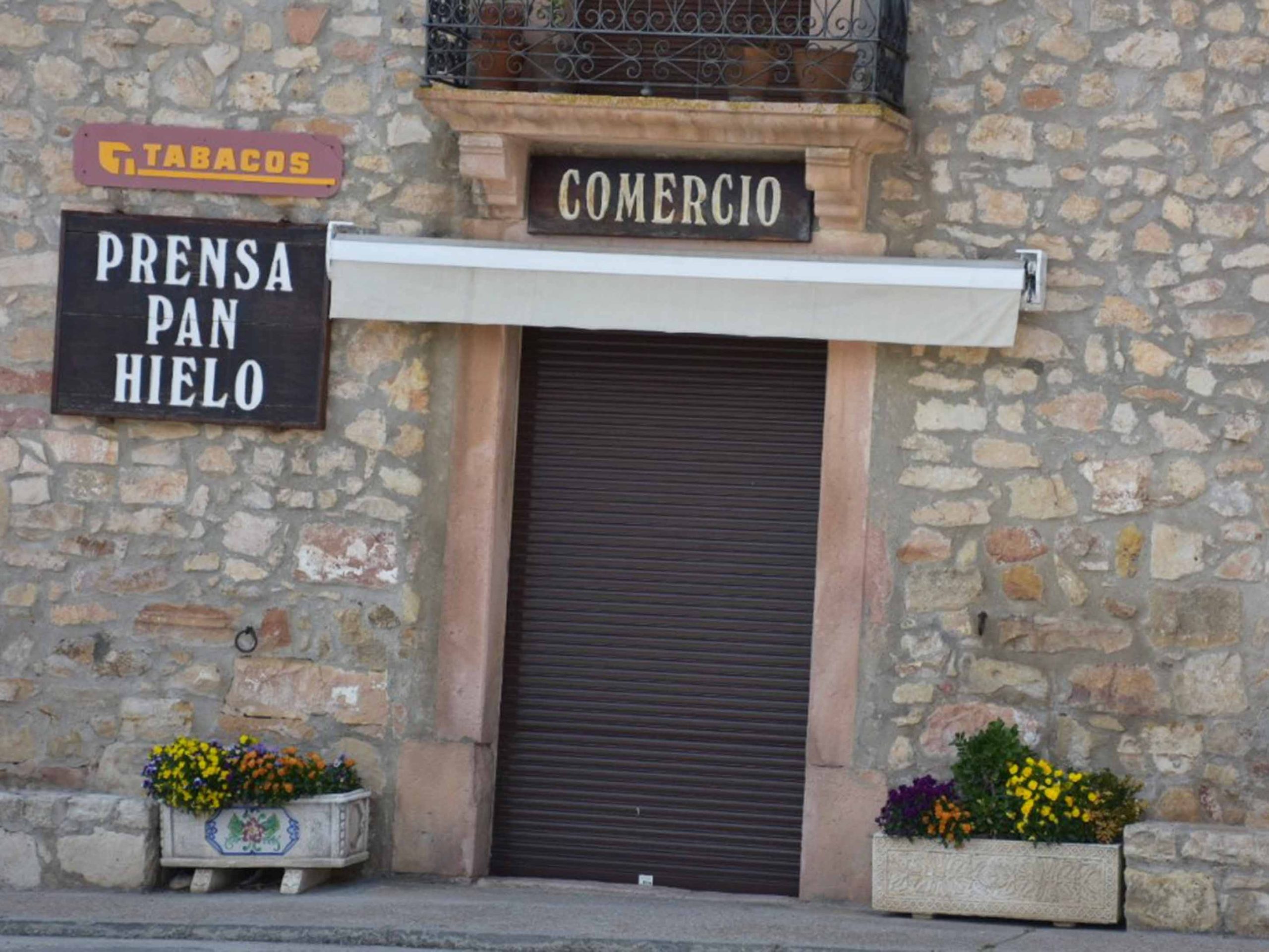 Comercio de La Velilla. / A.M.