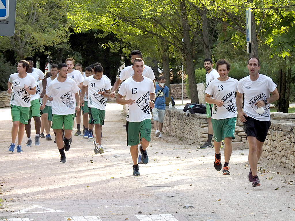 Un momento del primer entrenamiento del CD Claret de baloncesto./ KAMARERO