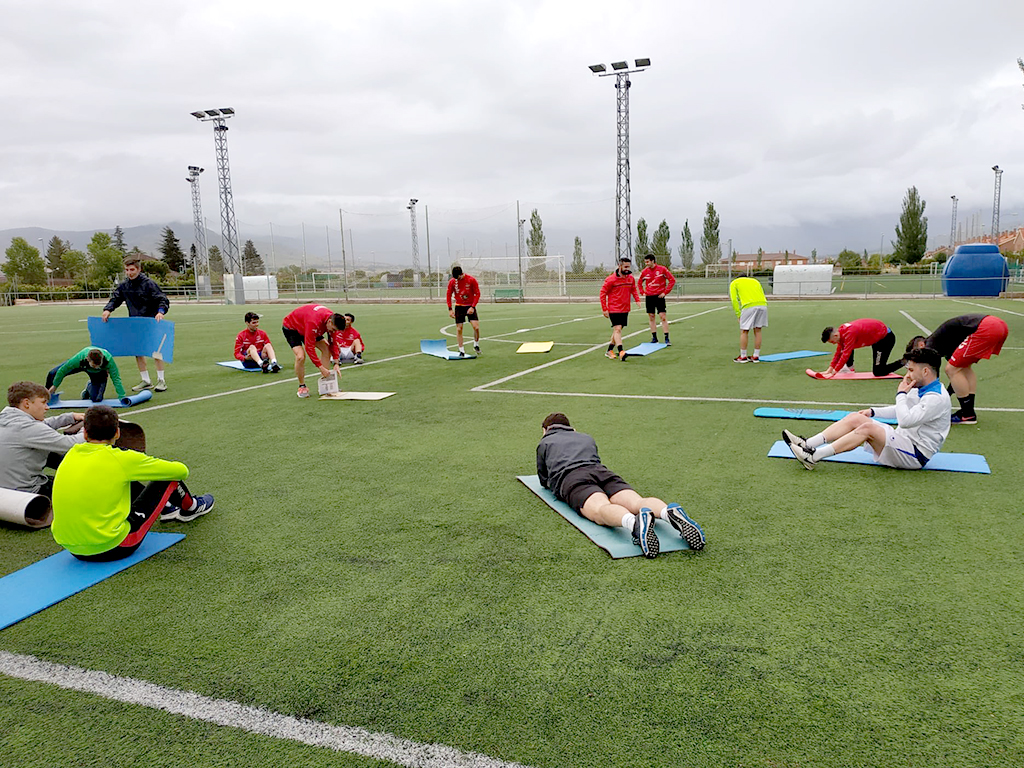 Los jugadores del CD Segosala, durante un entrenamiento. / KAMARERO